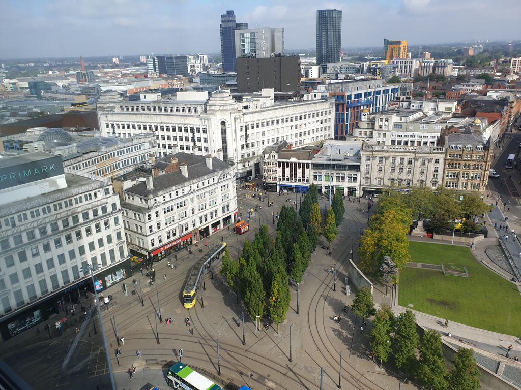 HamzaBinWalayat's tweet photo. Birds eye view of Manchester picadally gardens. https://t.co/bPovABJaSv