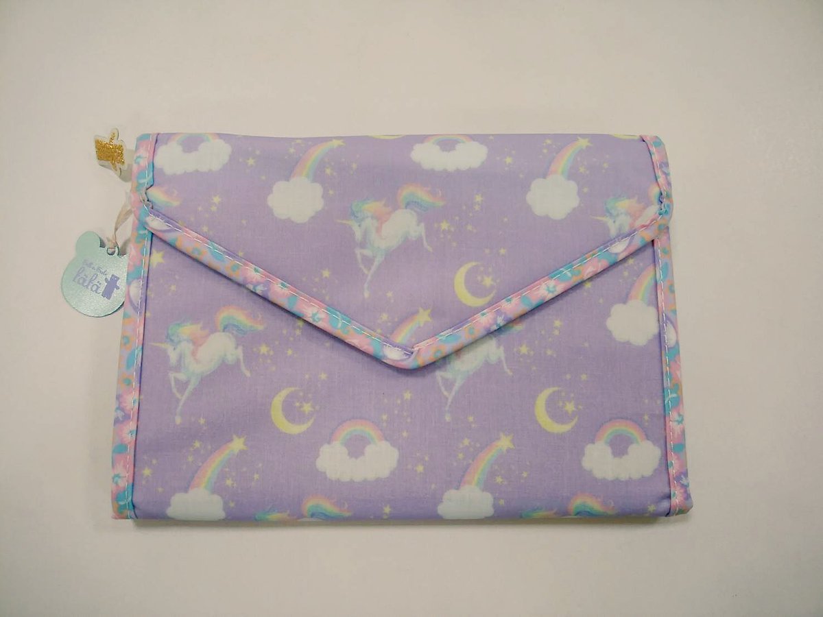 트위터의 Fafaジェイアール京都伊勢丹店 님 レター型のマルチケースの ラベンダーユニコーン が入荷しました 初めての妊娠で母子手帳 初めての海外旅行でパスポート など入れてみてはいかがでしょうか Fafa フェフェ 母子手帳ケース マルチケース