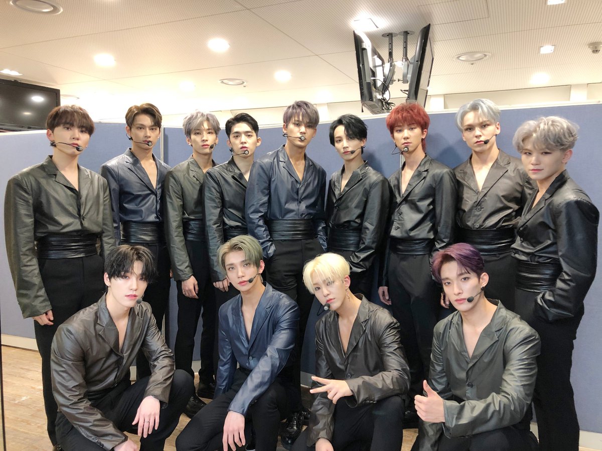 pledis_17's tweet photo. [17'S] 치명적인 #독 으로 캐럿들의 마음을 훔치러 돌아온 세븐틴😍 만날 때마다 큰 목소리로 응원해주는 캐럿들💎👍 캐럿과 함께라면 세븐틴은 언제나 #HappyEnding 💖💙

#세븐틴과_캐럿의_이순간을_SnapShoot📸
#캐럿에게_독며드는_세븐틴💘 https://t.co/I7JyQRzIuF