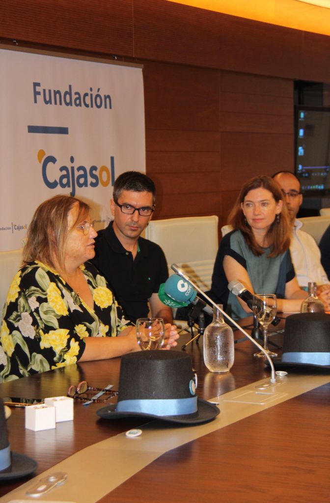 retosazules's tweet photo. ¡ARRANCA OFICIALMENTE EL SILLÓN AZUL! Ayer celebramos la rueda de prensa en @Cajasol a quienes agradecemos de corazón habernos recibido en su sede. A partir de ahora esperamos recibir toda la ayuda posible igual que con #LaAzoteaAzul ¡Gracias por el recibimiento del Sillón Azul! https://t.co/g1Y8aZqrkc