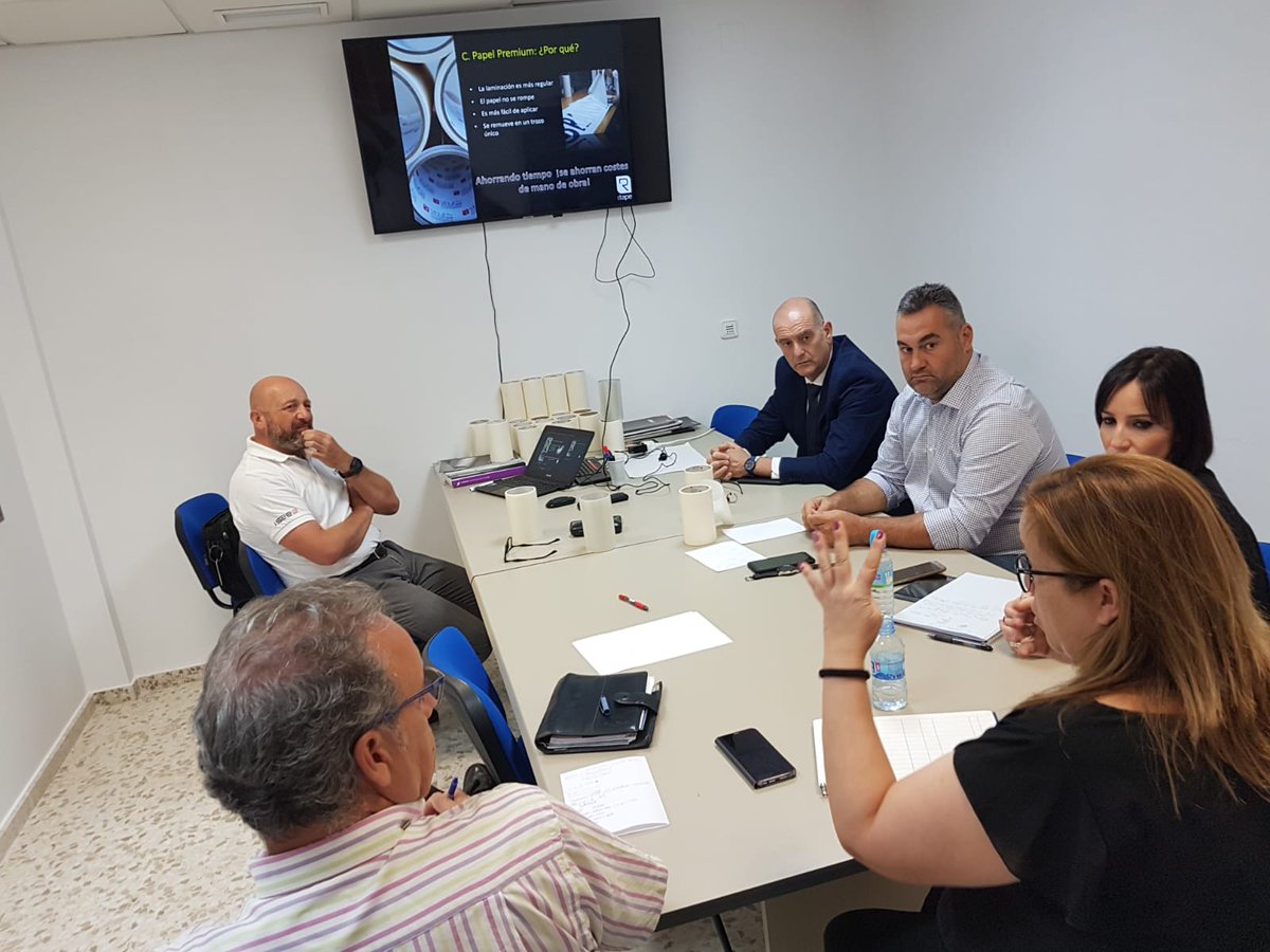 ServiprinterSL's tweet photo. Los compañeros del departamento comercial se han reincorporado después de las vacaciones con las #pilas bien cargadas, han comenzado septiembre a tope con un curso de #formación sobre soluciones adhesivas @Metamarkuk https://t.co/GZOI1jukG7