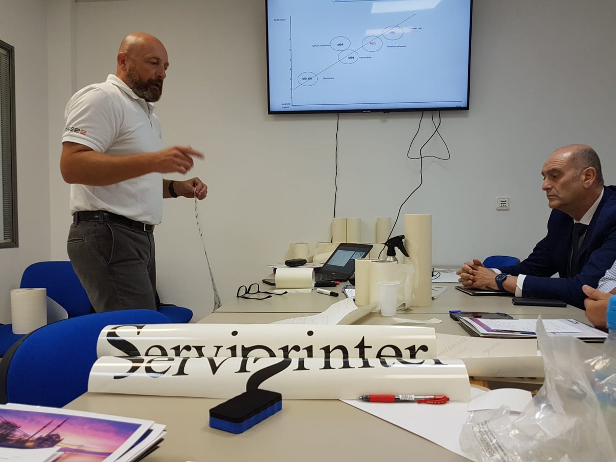 ServiprinterSL's tweet photo. Los compañeros del departamento comercial se han reincorporado después de las vacaciones con las #pilas bien cargadas, han comenzado septiembre a tope con un curso de #formación sobre soluciones adhesivas @Metamarkuk https://t.co/GZOI1jukG7