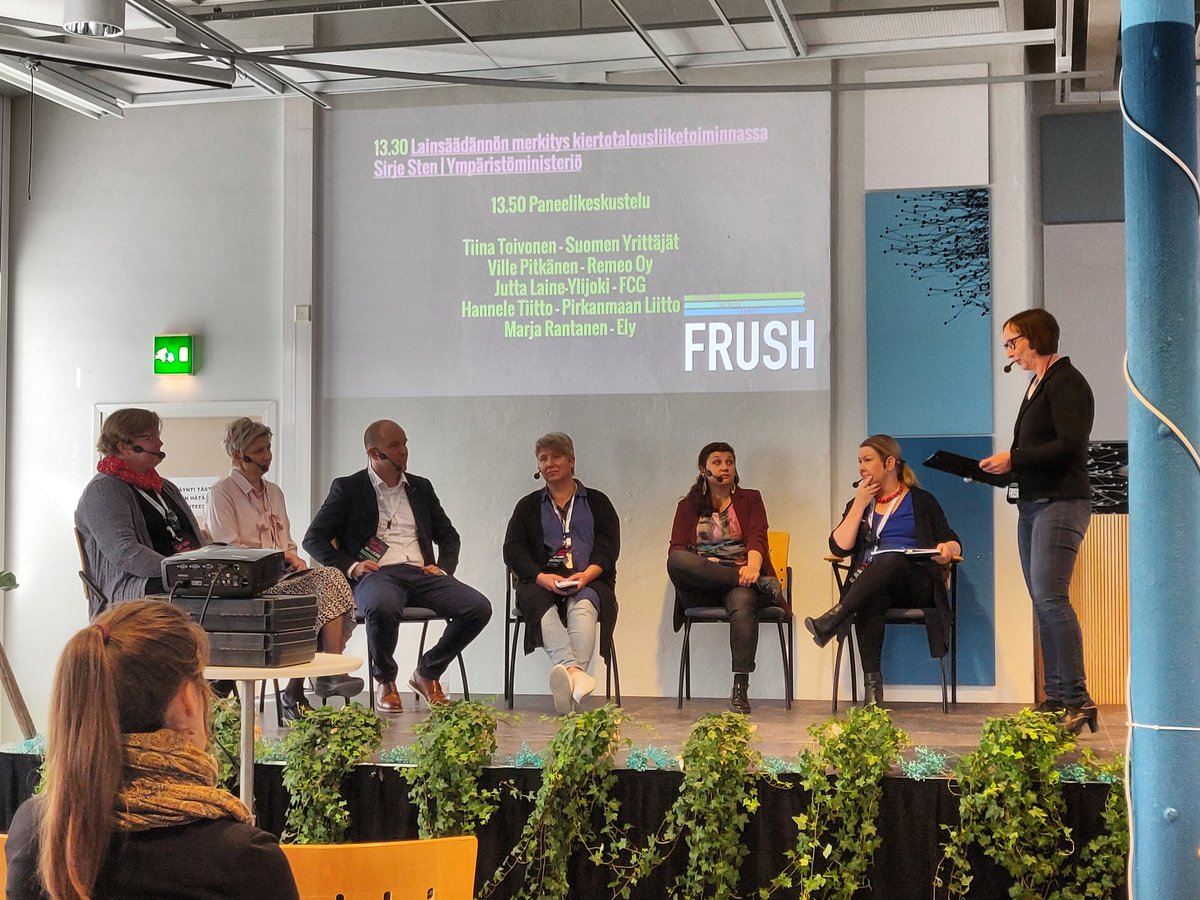 FRUSH30100's tweet photo. Juuri nyt Maisemasalissa: paneelikeskustelu kiertotaloudesta ja lainsäädännöstä

#frush #frush2019 #biggerbetterfrush #forssa #kiertotalous #circulareconomy #kestäväkehitys #sustainabledevelopment #verkostoituminen #asiantuntija #networking https://t.co/2rWCZEiSbk