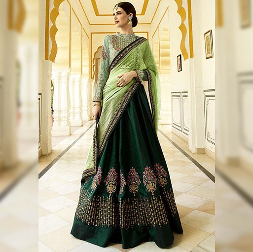 UtsavFashion's tweet image. Looking for a way to amp up your festive wardrobe? Enjoy the limelight in easy, affordable and alluring Art Silks. Embroidered or printed, this is the fabric of the moment!
utsavfashion.com/art-silk
.
.
#UtsavFashion #ModernYetRooted #CelebrateTheIndianExperience