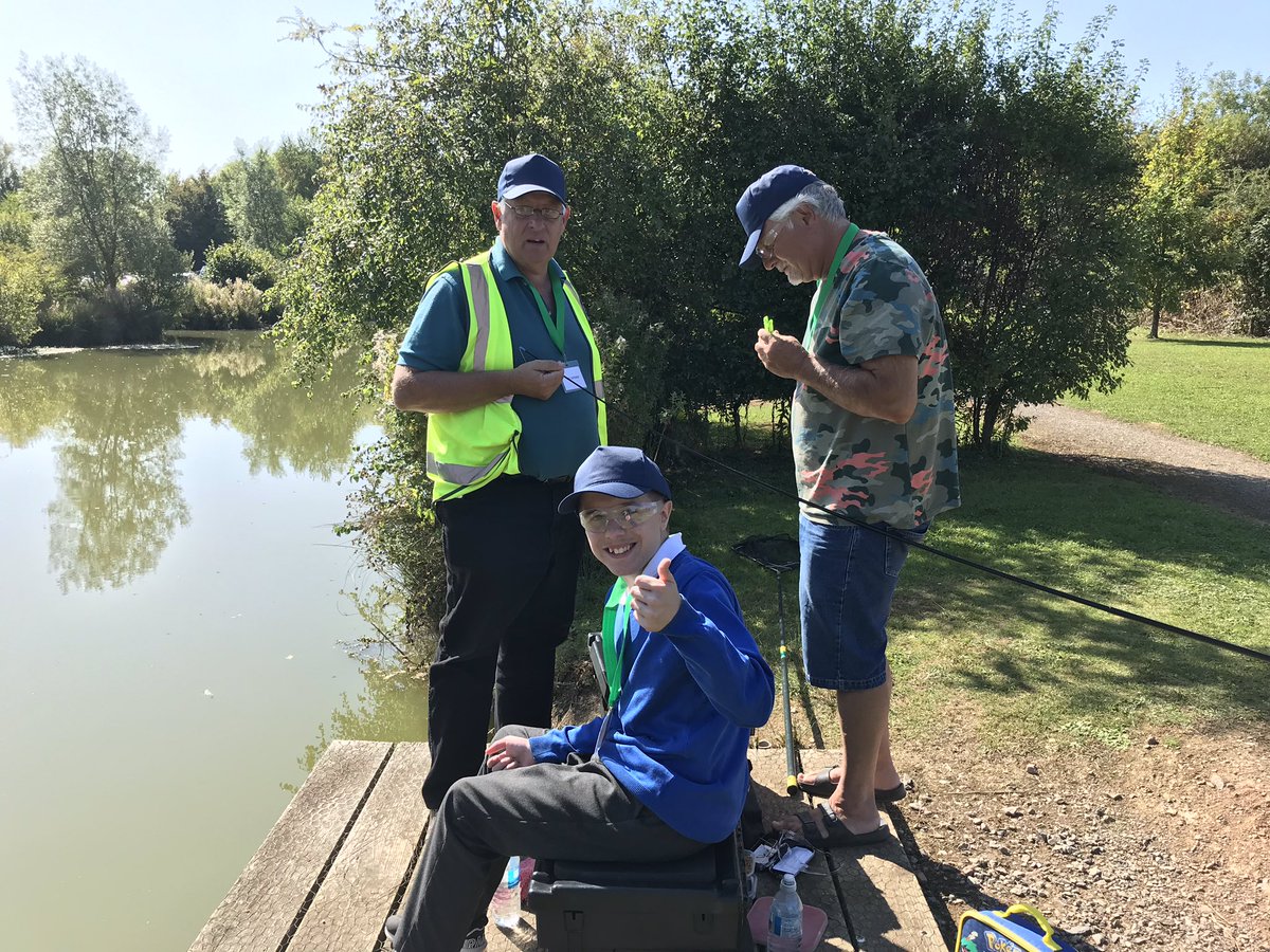 TheMilestoneSch's tweet photo. Technical difficulties from the #one that #gotaway - @TheMilestoneSch’s Kyle almost landed a huge #carp #runningrepairs #southcerney https://t.co/S86hIeiW9H
