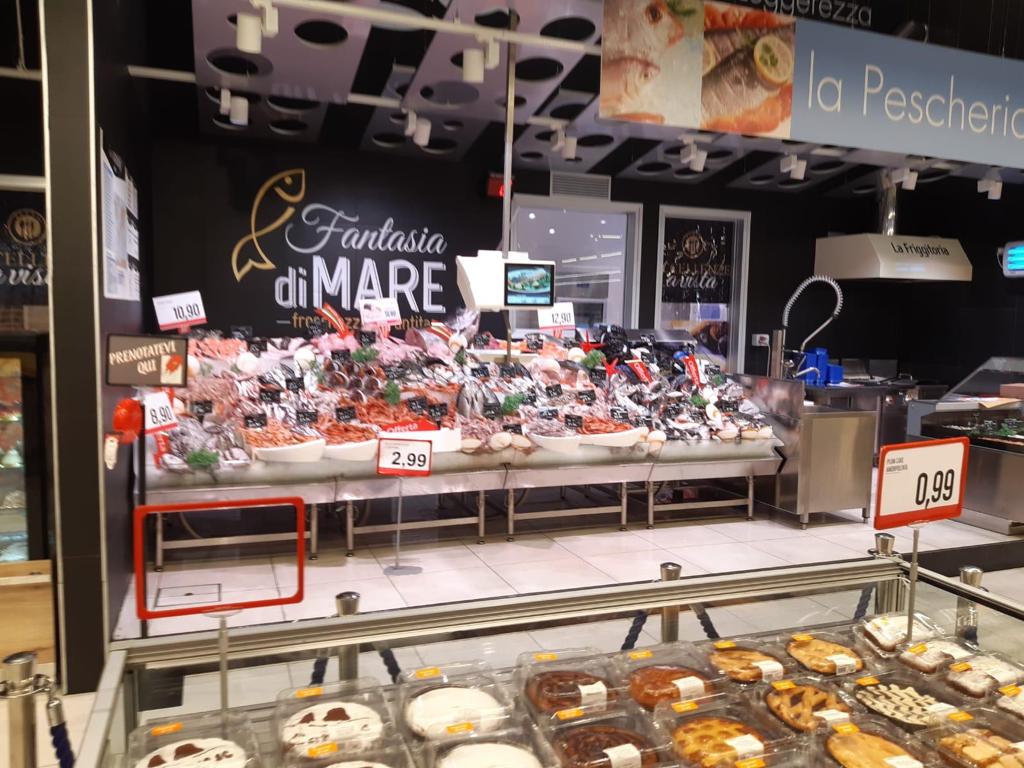 BlueRedGroupSpA's tweet photo. La zona Pescheria del nuovo Conad di Casoria (Napoli) arredata da @BlueRedGroupSpA
#bluered #blueredarreda #inartebrg #conad #superstore #supermercato #sansalvatore #casoria #napoli #arredi #reparto #pescheria #arredamenti #constile #banco #pesce #pescefresco #fresh #style https://t.co/hrWEhtccnb