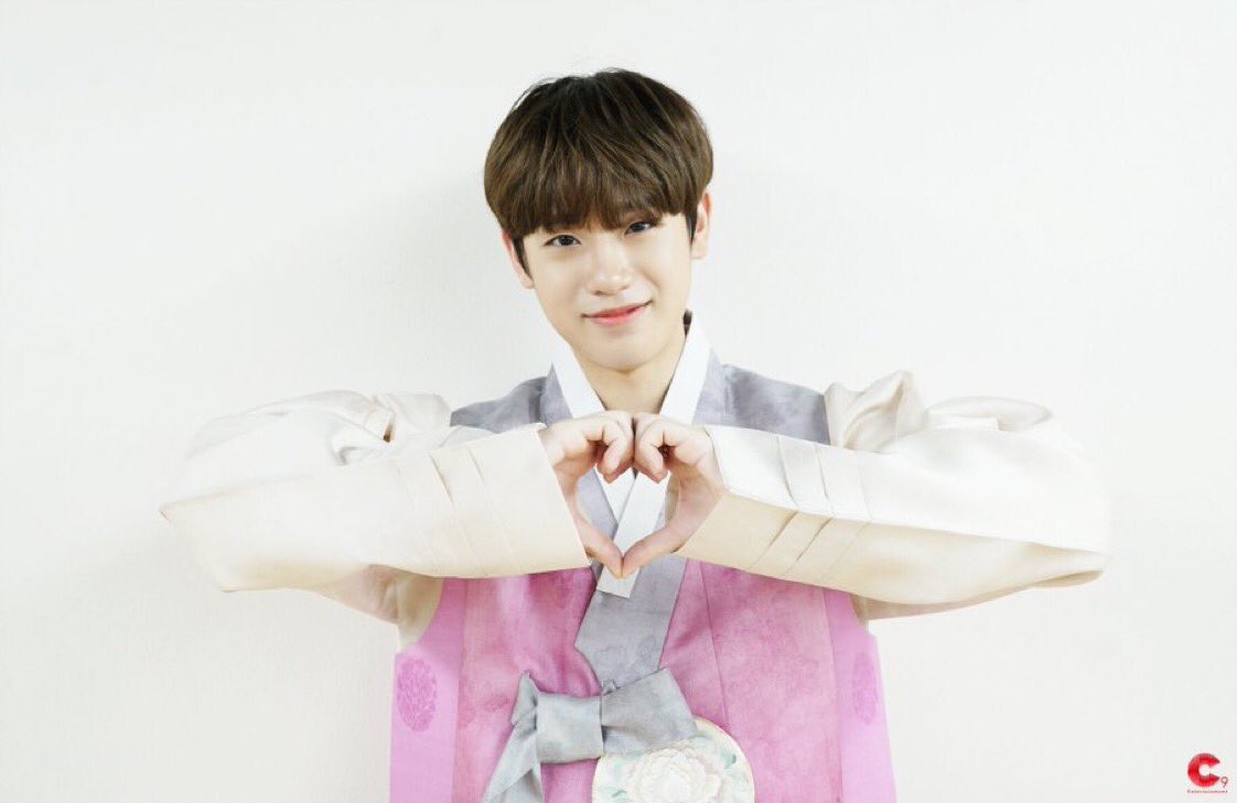 031405_pics's tweet photo. photos from keum donghyun’s special chuseok holiday video! via c9 entertainment 

https://t.co/hqNLWA80lV

#금동현 #KEUMDONGHYUN #C9 https://t.co/m9ZveQMAyg
