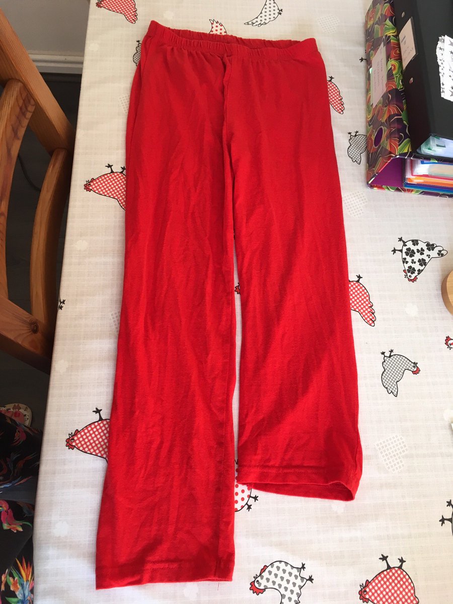 BakingLiz's tweet image. When Primark said these were aged 6-7, I didn’t realise that each leg catered for a different size!! 😂 #homealoneandlaughingoutloud #primark
