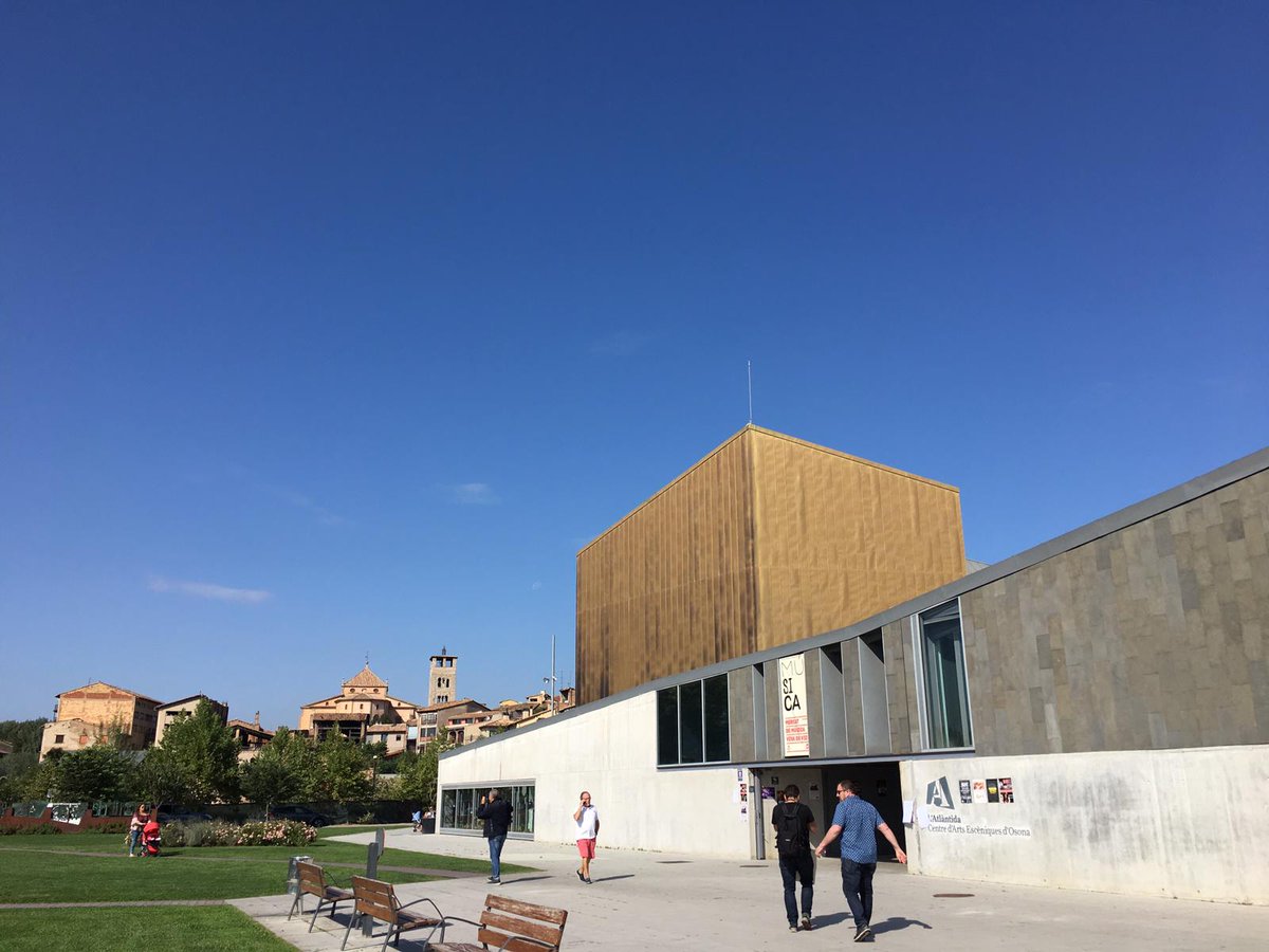 CoNCACultura's tweet photo. Entre les activitats professionals del #MMVV19 hem assistit, avui, a una trobada organitzada per la @PlamMusica per parlar de l'#EstatutArtista. Aquest és un dels eixos d'acció del CoNCA, que podeu consultar a la secció del nostre web: https://t.co/f9jl4mkjtO https://t.co/h70QVjMpxA