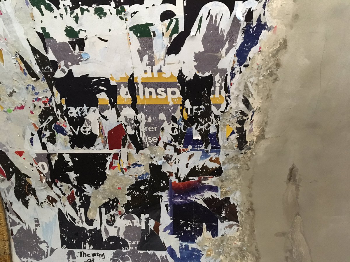 DavidGaillardon's tweet photo. Une toile inconnue du plasticien Raymond Hains ? Non, un simple panneau d affichage dans le métro parisien. Il n empêche... https://t.co/6FuyxGGRIR