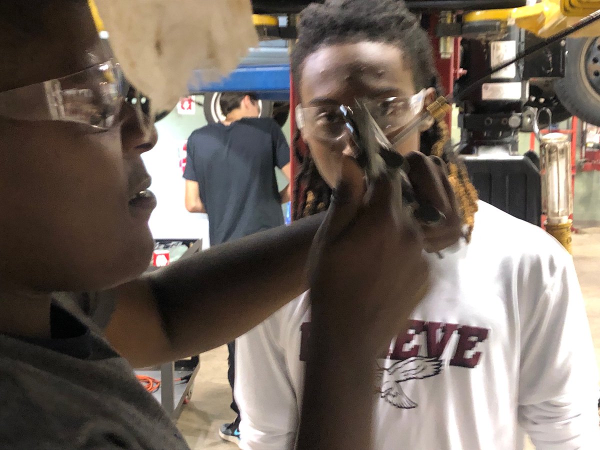 AutoShopWorTech's tweet image. Auto Tech students learning how to cut out, double flare, and replace sections of rusted brake line. A common problem for beach vehicles and cars used in areas where roads are treated for winter weather