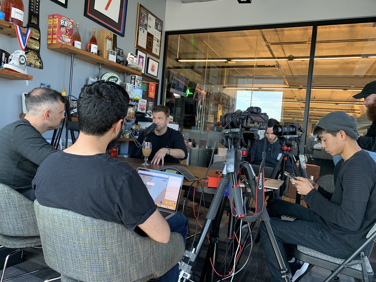 davidrocknyc's tweet image. #AskGaryVee - with @chasejarvis @garyvee - Chase has a new book - please go support him amazon.com/Creative-Calli…