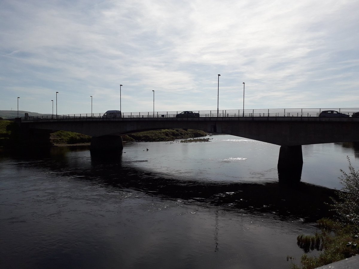 NiamhMCBrennan2's tweet photo. View of the #border between #Lifford, #Donegal and #Strabane, #Tyrone today; busy, freeflowing, peaceful. #nohardborder  #invisibleborder https://t.co/mkbL3uazAe