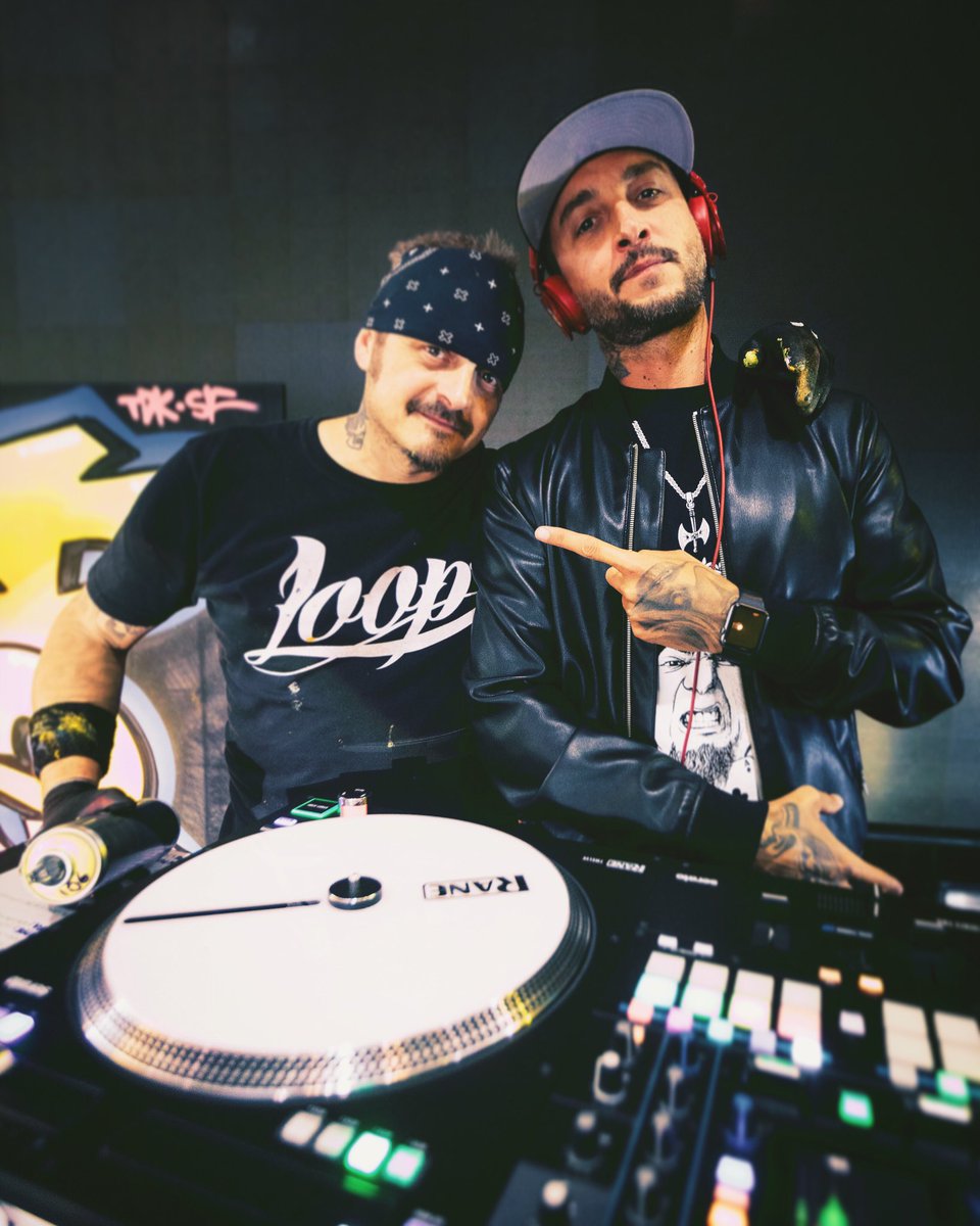 With my bro <a href="/Kingraptuz/">Raptuz</a> 🤘🏻🤘🏻
•
#jax #raptuz #djzak #25anniversary #articolo31 #mondovì #tourlife #djlife #writing #graffiti #djs #grandfinale #madeinitaly🇮🇹