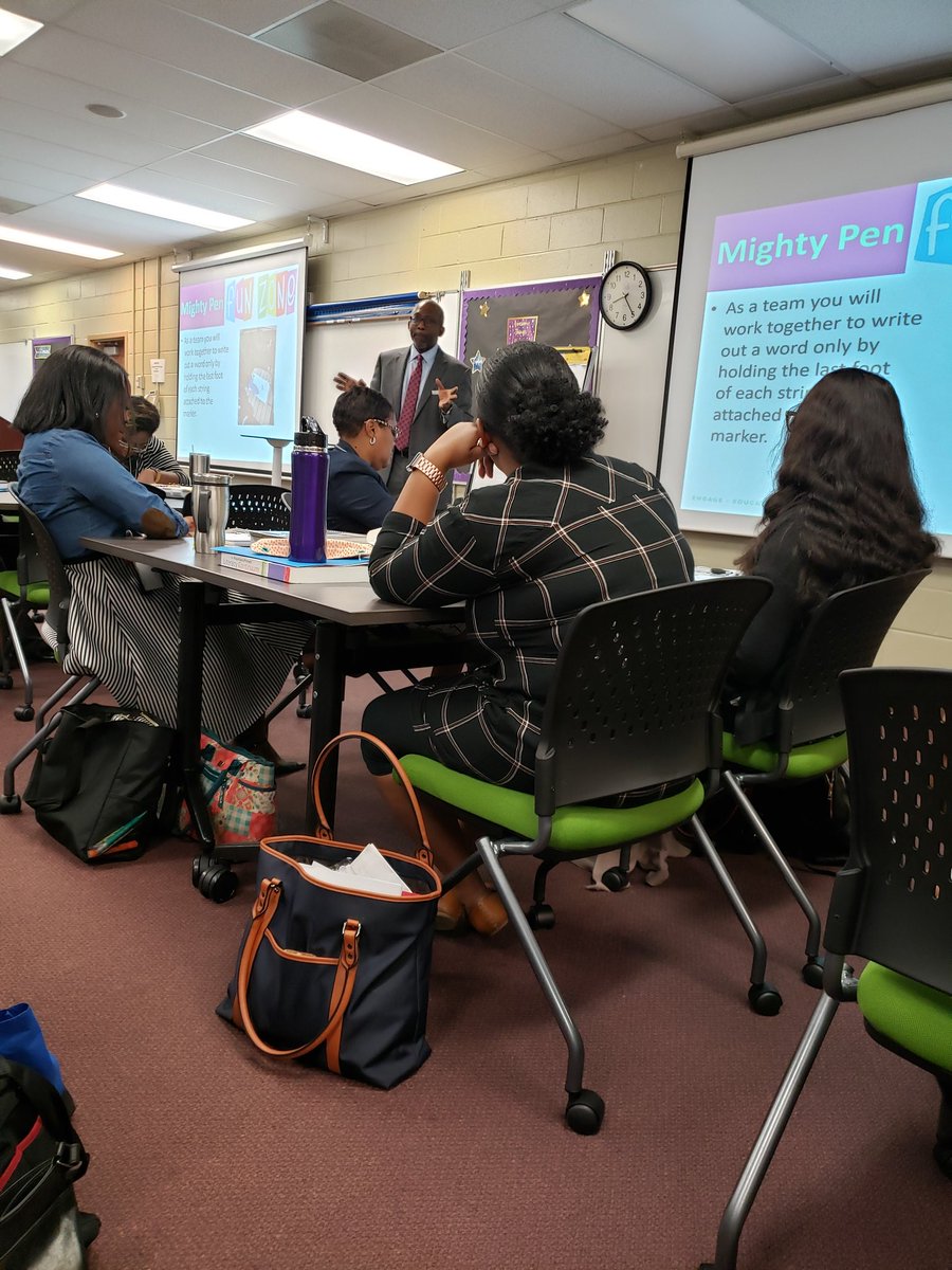 R2S_Lit_Coach's tweet photo. Conversations with the Supe!! Our superintendent delivered some great words of motivation to the reading coaches this morning!! Got another boost for the work that we have to do! @RichlandOneSupe #HarnessOurHumanCapital #BeIntentional #bettertogether https://t.co/6dz7d4wafm https://t.co/ovbSMwMxhG