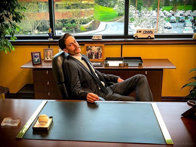 MoranPierce's tweet photo. They offered me the corner office... but I declined.
-
-
...Also, not sure why they thought it was alright to put someone else’s family photos in there! 🤷🏻‍♂️ #tbt https://t.co/mRzllH5A7p https://t.co/oouv16O4An