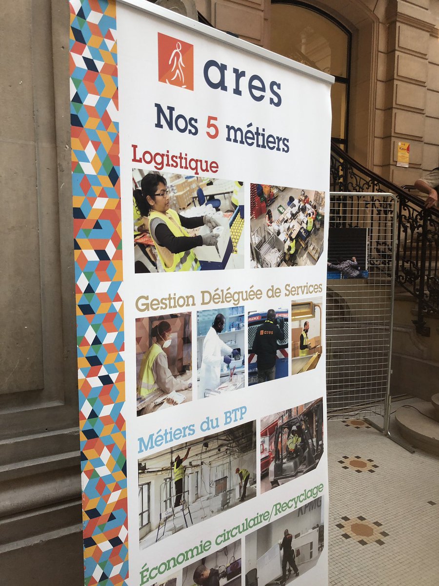 EricLejoindre's tweet photo. Inauguration ce soir de l’exposition de photos portée par @AresAssociation : 8 allocataires du centre d’adaptation à la vie active qui se sont interrogés en images sur le regard sur soi et sur les autres. A découvrir à la @mairie18paris jusqu’au 25 septembre. https://t.co/okVdnU8pyJ