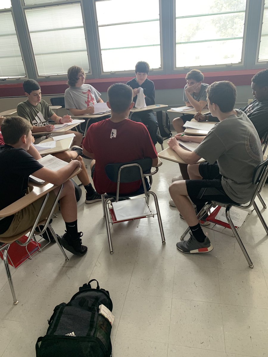 coachphillips73's tweet photo. 3rd Block #HonorsEng10 annotating/discussing #DeclarationofIndependence @AplusCR @aplusala @TuscumbiaCitySc @Deshler_High https://t.co/Y9uB0P6ndG