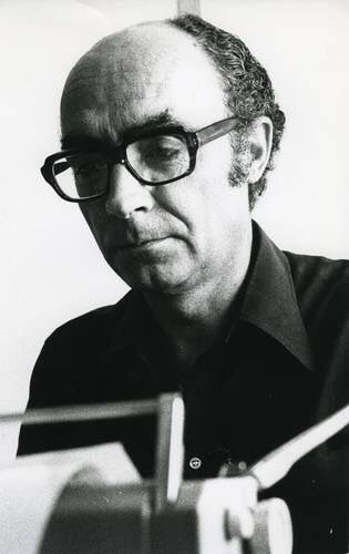 “Los seres humanos no podemos aceptar las cosas como son, porque esto no es lleva directamente al suicidio. Hay que creer en algo y, sobre todo, hay que tener el sentimiento de responsabilidad colectiva, según el cual cada uno de nosotros es responsable de todos los demás“.