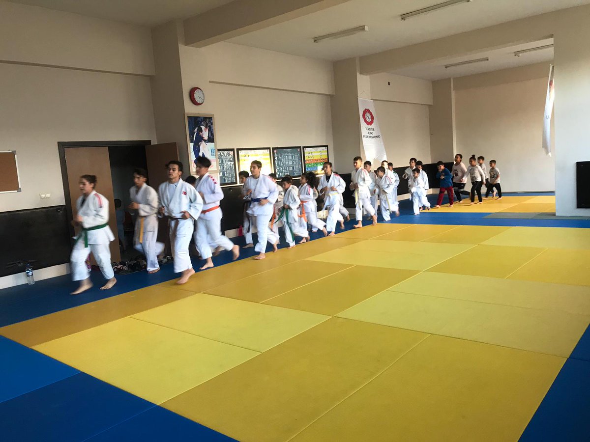 📍Ünye 

Ünye ilçemizde ki spor salonumuzda Judo antrenmanlarımız devam etmektedir.#YeteneğiniKesfet