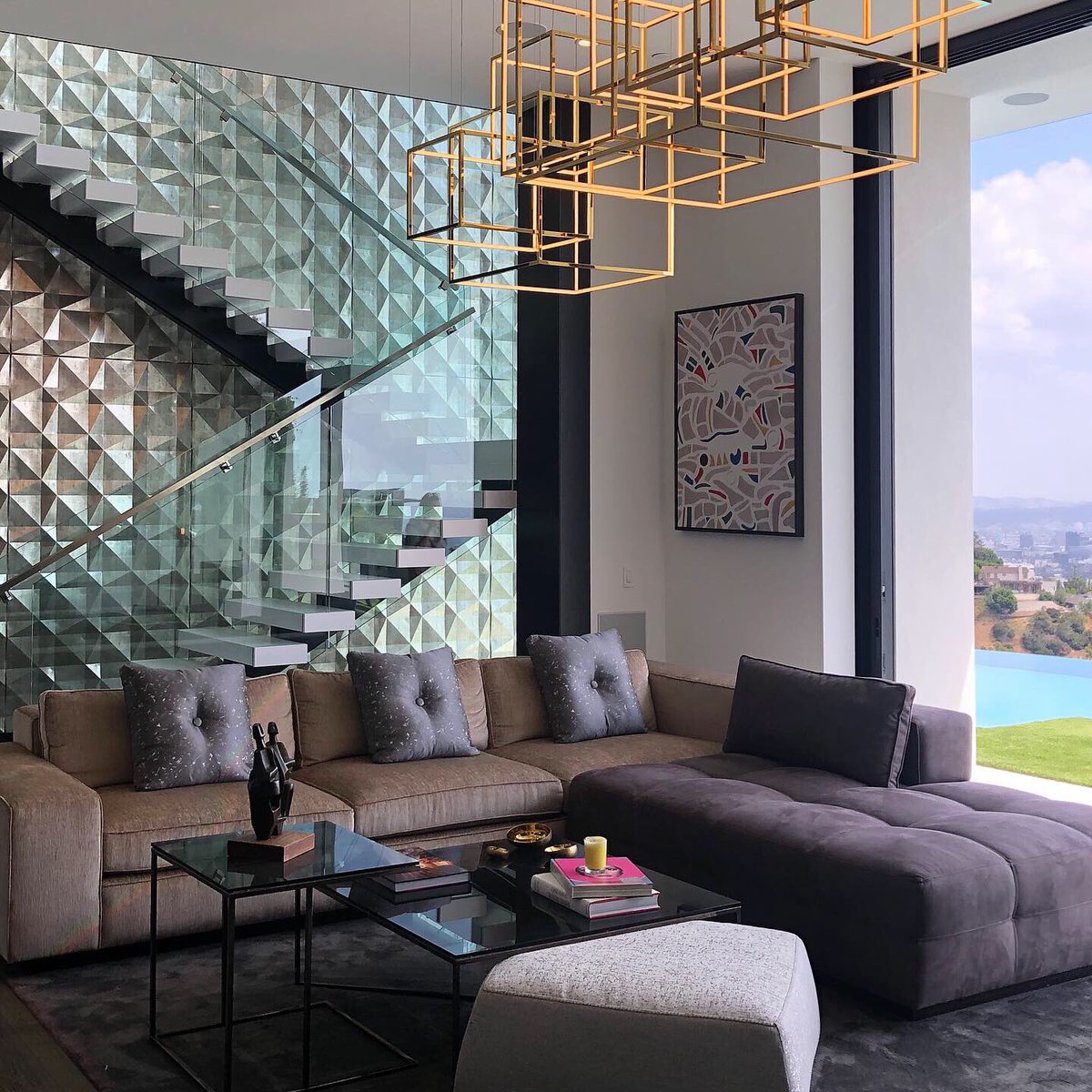 TheAgencyAgent's tweet photo. Hill-top #Hollywood, gated, #contemporary #estate #forsale
💵$25.5mln
👣 39,000sq.ft lot
👀 views!
🛌 5 ensuite beds
🛁 8 baths
👗 2 storey dressing room
🙈floor-ceiling windows
📽media room
📚 office
🍽 formal dining
🏊🏾 pool &amp; spa
🏋🏾‍♀️gym
🏎car gallery https://t.co/DZ0STTjLcR