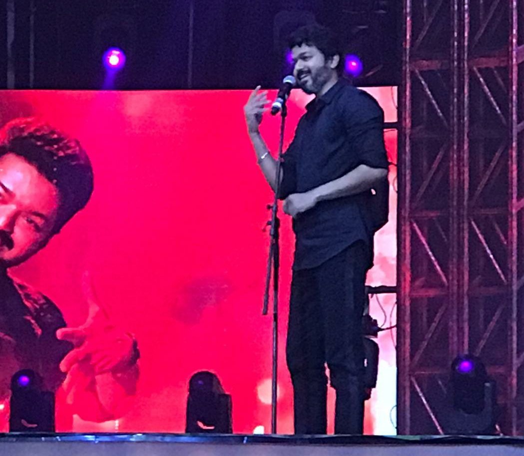 thangagoldstar's tweet photo. #ThalapathyVijay - "Arasiyal la poondhu vilayadunga but vilayattula arasiyala kondu varadheenga" 👌🔥

#BigilAudioLaunch #ThalapathySpeech https://t.co/OQSkGjo0Us