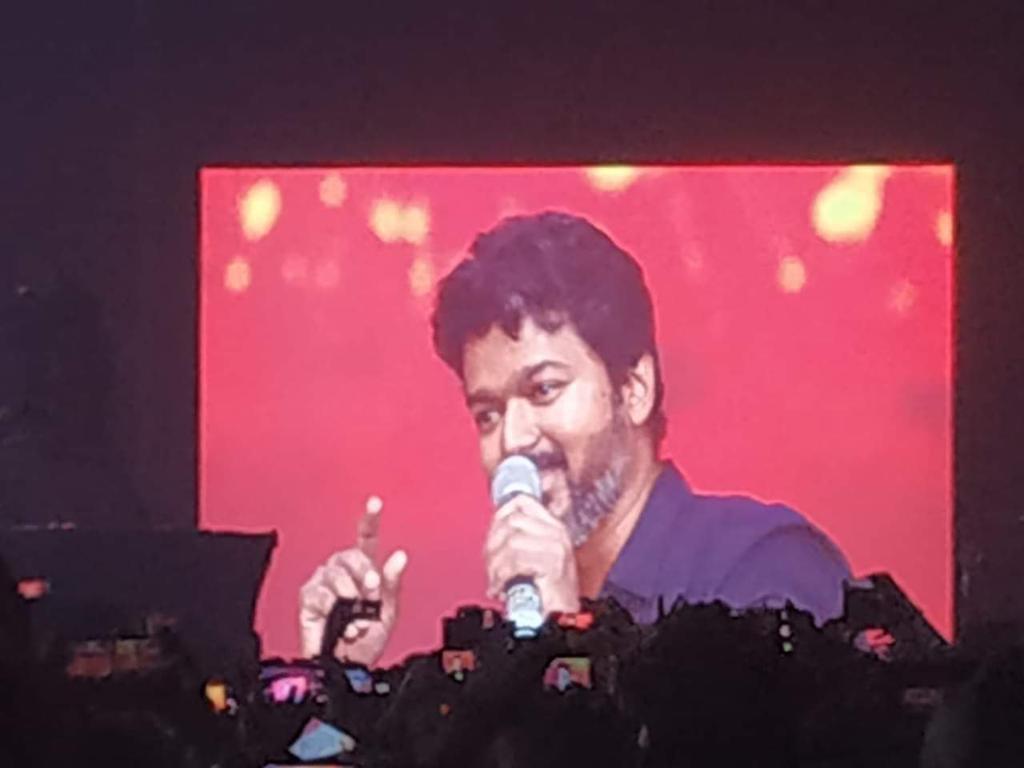 thangagoldstar's tweet photo. #BigilAudioLaunch - Thalapathy Vijay on haters and negativity: Oru vaati Puratchi Thalaivar MGR car la pogum pothu one minister spoke ill of #kalaignar, the former asked the minister to get out. Ethiri ah irunthalum mathikanum #BigilAudioLaunch https://t.co/FHhybt2Acc