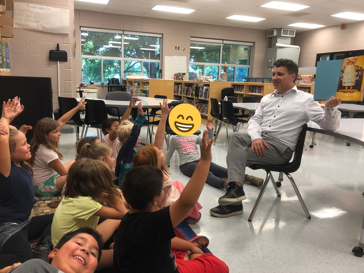 MrsMehlenbacher's tweet photo. Grade 3’s enjoyed their library time today! Thank you Mr. T for the library tour and read aloud! @hcbrantford @LouisTavernese https://t.co/FFpiZk937V