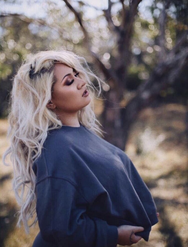 weekinpop's tweet image. PREMIERE | @calanmaimusic &amp;amp; @itsbeamoon with an assist from @javierweyler present the ultra-passionate and sentimental duet “Passengers” — via @weekinpop. bit.ly/2mj0jL5