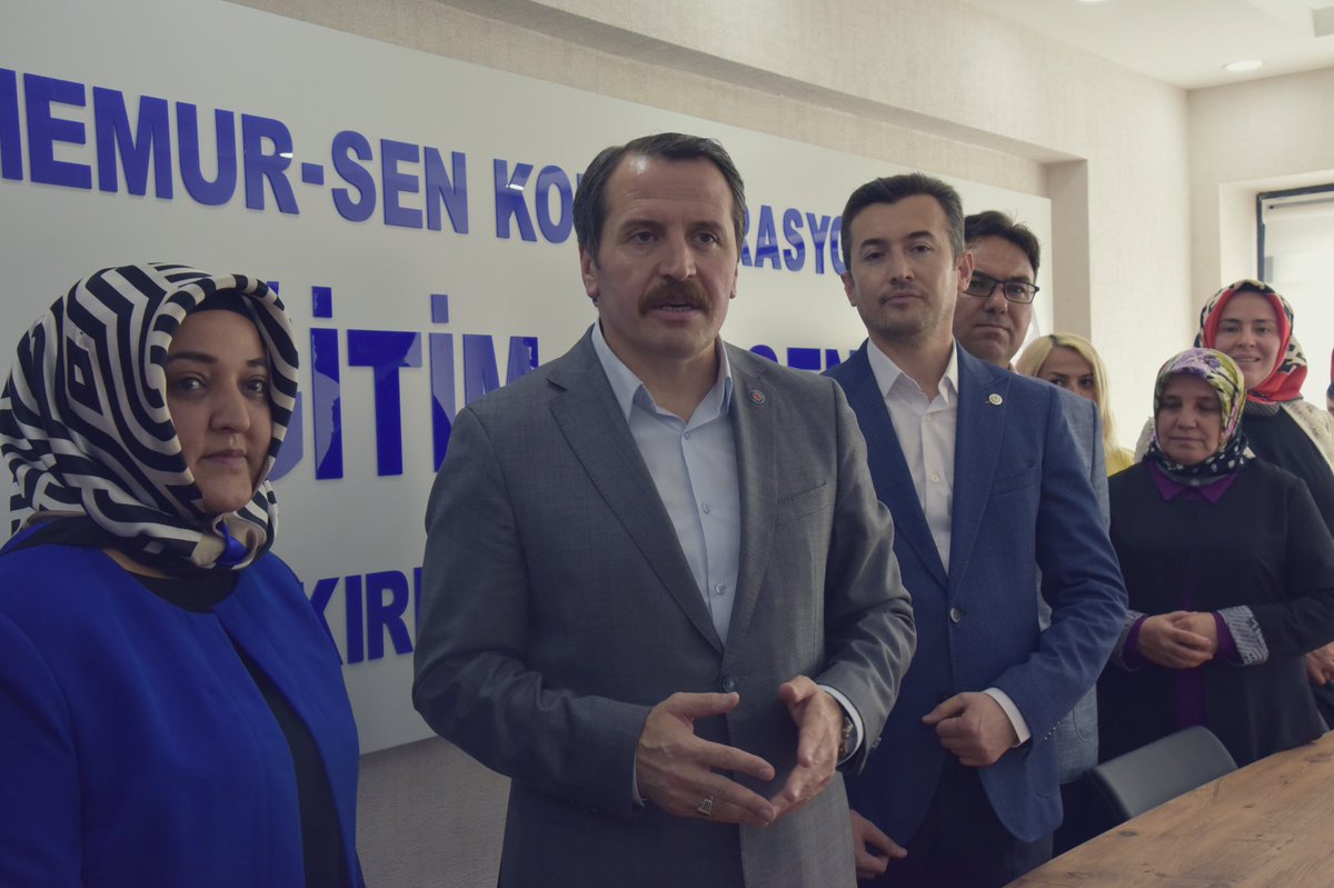 _aliyalcin_'s tweet photo. Anadolu Ajansı’na değerlendirmelerde bulunduk.

-Memur-Sen olarak imza atmadığımız; Kamu İşverenin iki yıl içinde toplamda %14 ‘lük zammı, Hakem Kurulu’ndan geçmiş olabilir ama memurun vicdanında sınıfta kalmıştır.

-Unutulmasın ki,milletimize borçluyuz ama devletten alacaklıyız. https://t.co/xL4rP1our7
