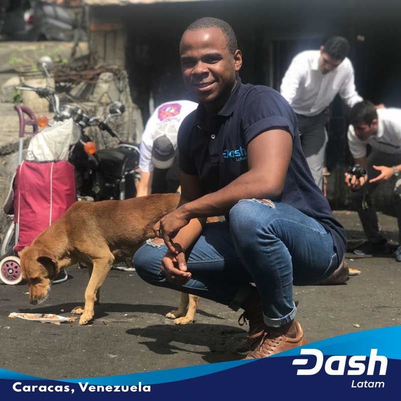 GeorgeDonnelly's tweet photo. Jose @JoseIgAraujo out again filming #DashAid videos in the hot Caracas sun this time for Fundación Patitas Guau Guau, which attends to more than 1,000 homeless dogs on the streets of Venezuela
Stay tuned for the launch of Dash Aid
#DashAlwaysBuilding #DashPay #DashLatam https://t.co/Benyehz1st