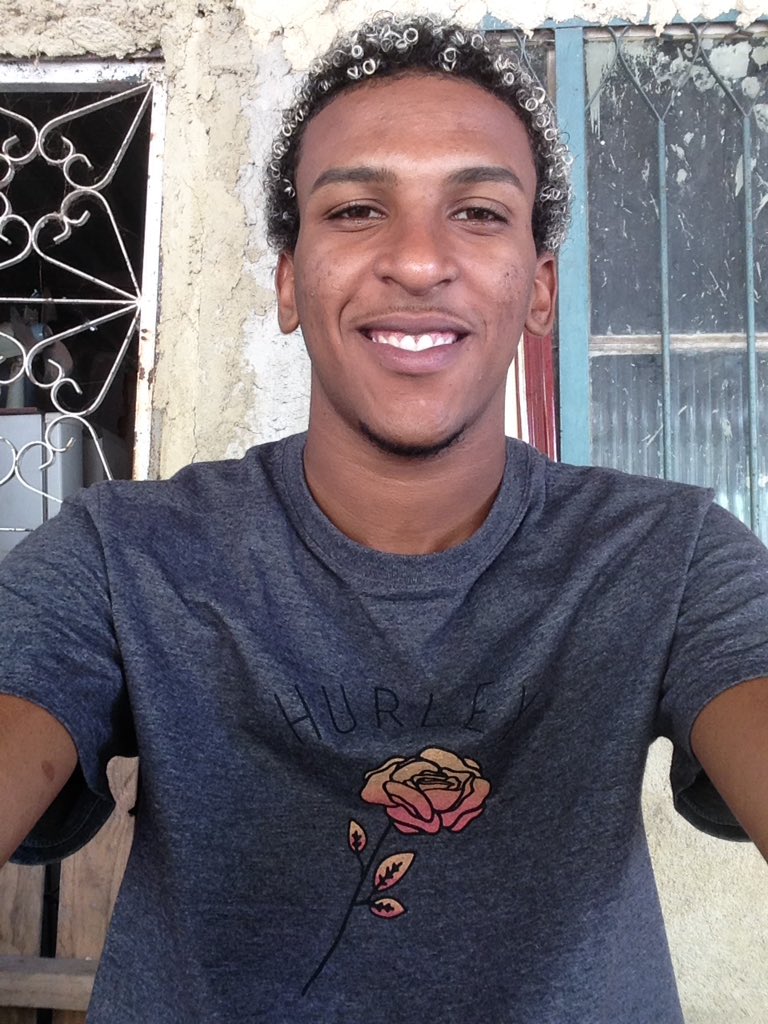 RDCafaaAp's tweet photo. Falar Mal é Normal, Estranho Seria Se Falassem Bem 🙅🏽‍♂️😂🖕🏿Boa Tarde.😃 
#CDDAP https://t.co/Sy9zHfxNau