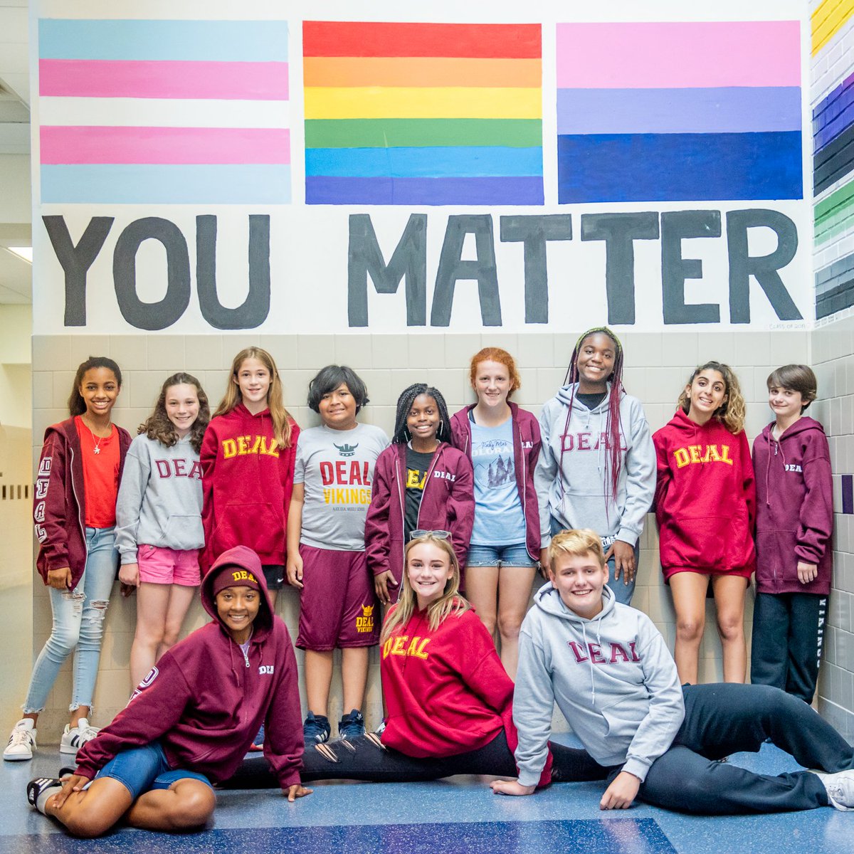 StacyBeckPhotos's tweet photo. Could a middle school have a better message? Love these @DealVikings ❤️🧡💛💚💙💜 #youmatter #pride #dcps #dcpublicschools #kidsatplay #dcchildphotographer https://t.co/yViNsPASwU
