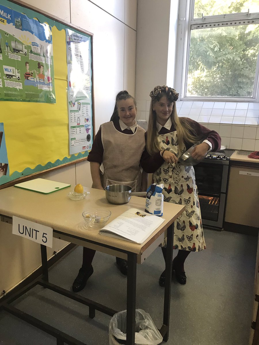 mercyinchicore's tweet photo. Open day bake-off in the Mercy Home Ec Kitchen! #bakeitoff #thirdyears #secondyears #bunfun #buninthesun https://t.co/QjtbuiQppP