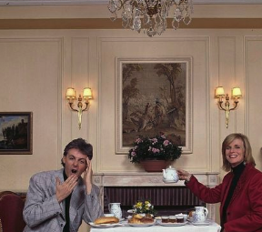 angietealady's tweet photo. #TBT = Perhaps a nice #cuppa will wake him up! #lindamccartney #hightea #teaattheritz https://t.co/Ye3PehMG28