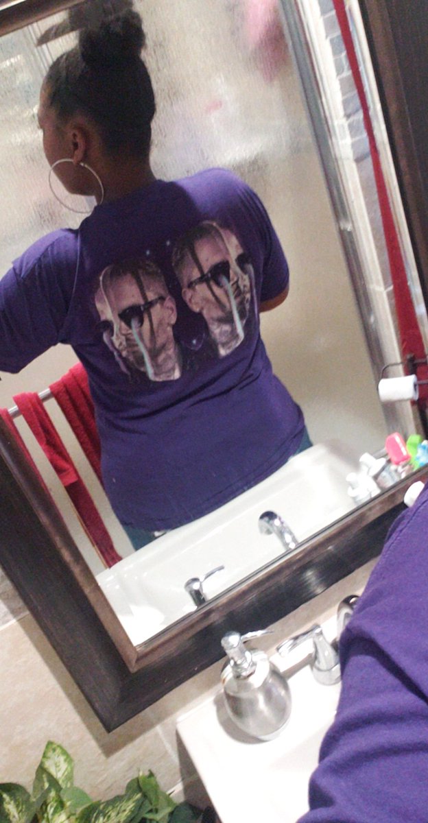 LexIsTeamBreezy's tweet photo. My #INDIGOATTOUR Shirt 😍🥰 https://t.co/Li2h8jzecl