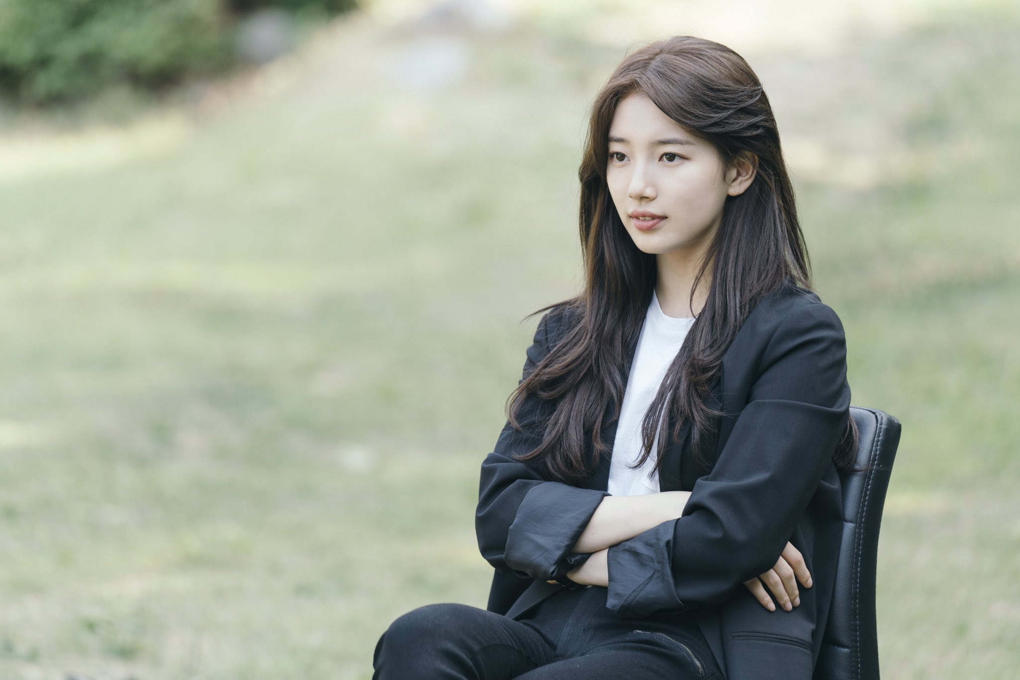 🐰 suzy pics🍑 sur Twitter : "#SUZY x #VAGABOND. EVERYONE PLEASE REMEMBER TO WATCH VAGABOND ITS RELEASE IS TOMORROW AT 10PM KST AND HOUR LATER WILL BE ON NETFLIX!! PLEASE
