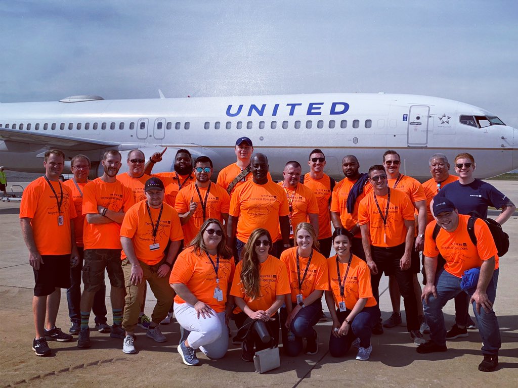 KKira312's tweet photo. Tech Ops Thunder representing at the United Employee Plane Pull Competition! @united #beingunited  #planepull #unitedtechops #techopsrocks #planepull #planesareheavy #bringingthethunder #pullharder  #ohare #ORD #myunitedjourney @weareunited https://t.co/zQQ49kQu2A
