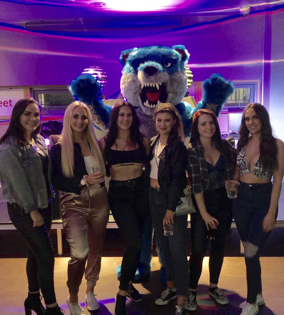 We’re so glad to have won the first ever GCU Wolves team of the week last night 🥂 🌟 A massive thank you to all the girls on the team and committee for the mad past few days at Freshers Fair! We absolutely smashed our target and got over 100 sign ups over the two days 🥳