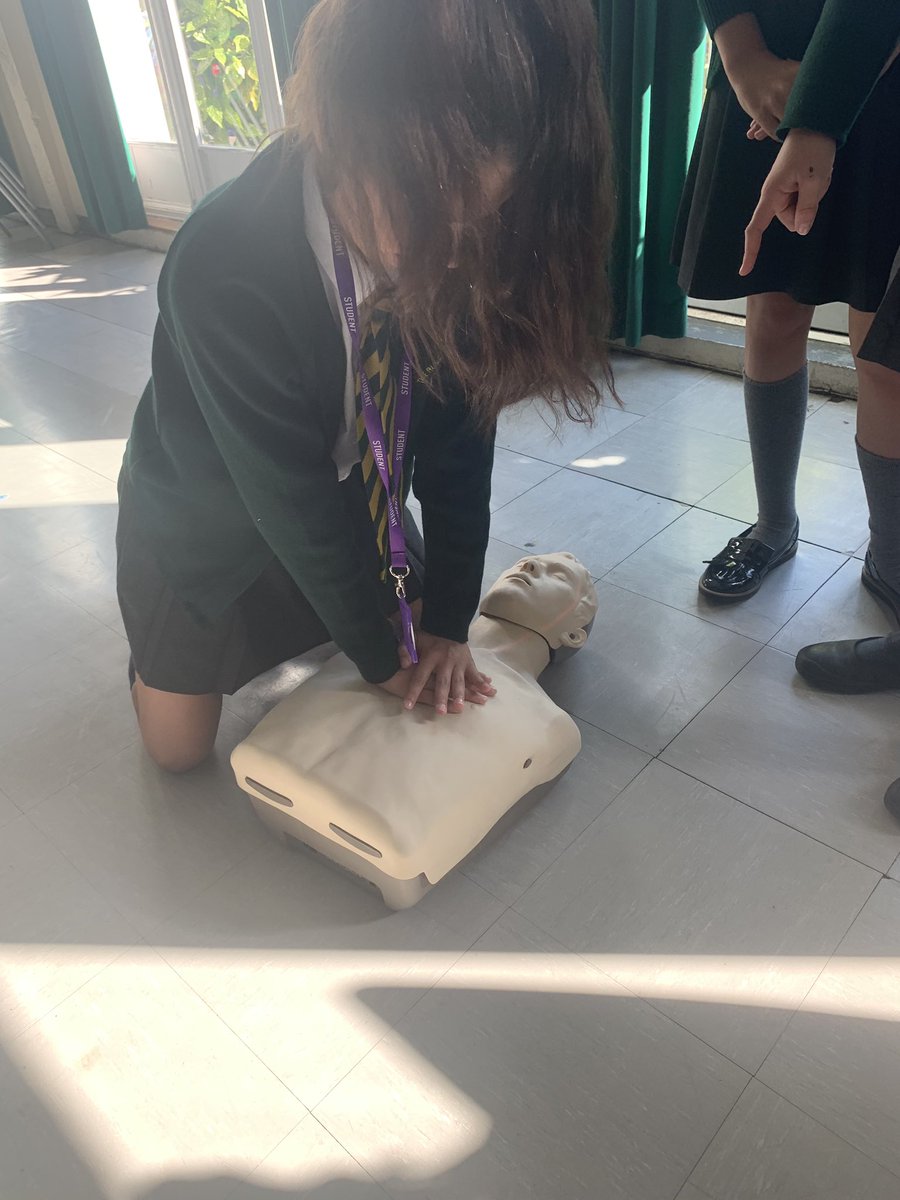 Russell_Primary's tweet image. CPR training for Year 6 today. #healthcare #helpingoneanother #lifeskill #PE