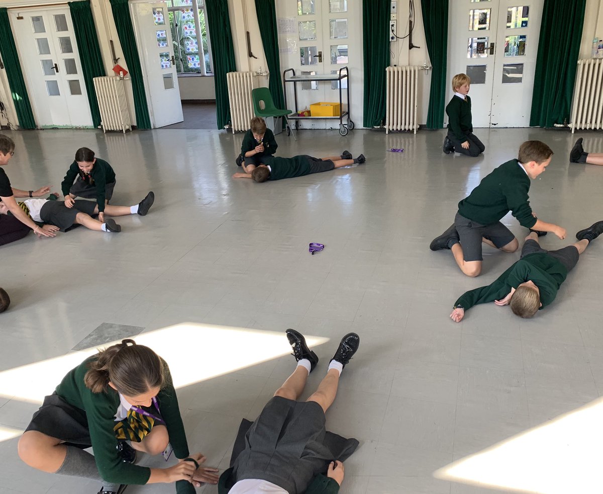 Russell_Primary's tweet image. CPR training for Year 6 today. #healthcare #helpingoneanother #lifeskill #PE