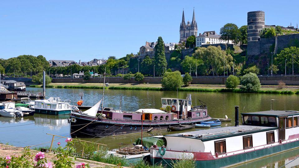 ExpUrbaines's tweet photo. Quelles sont les #villes françaises où il fait bon vivre, travailler et entreprendre ? Malgré l'attractivité des métropoles, les villes moyennes tirent leur épingle du jeu et se positionnent en tête du classement 👇 https://t.co/WaqnGWXYWK https://t.co/nUrPxGy22U