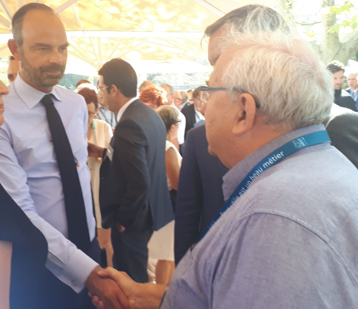 Recontre avec le 1er ministre
avec une courte discussion  sur territoires d'innovations