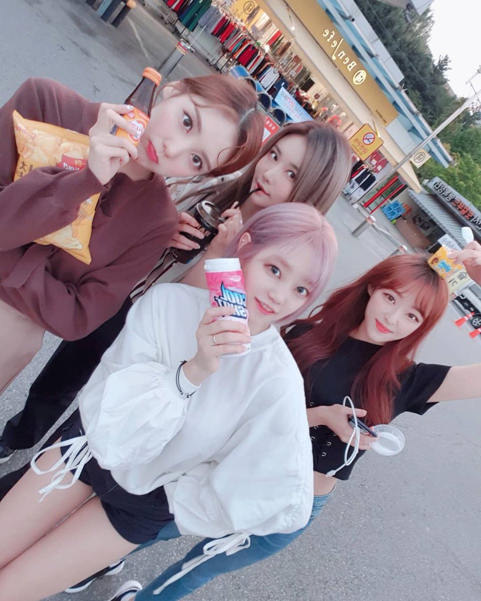 FLASHE_05's tweet photo. 플래쉬는 상명대 축제 가는길입니다~^-^
..라고 아까 올렸는데..왜 안올라갔을까요ㅠ
상명대가기전 잔뜩 설렌 플래쉬❤
.
#플래쉬 #신곡 #톡 #나래 #세령 #예린 #수진 #스케쥴 #일상 #데일리 #kpop #girlgroup #flashe #talk #narae #seryeong #yerin #sujin #daily #selfie #상명대학교천안캠퍼스 https://t.co/zPufQbbtBF