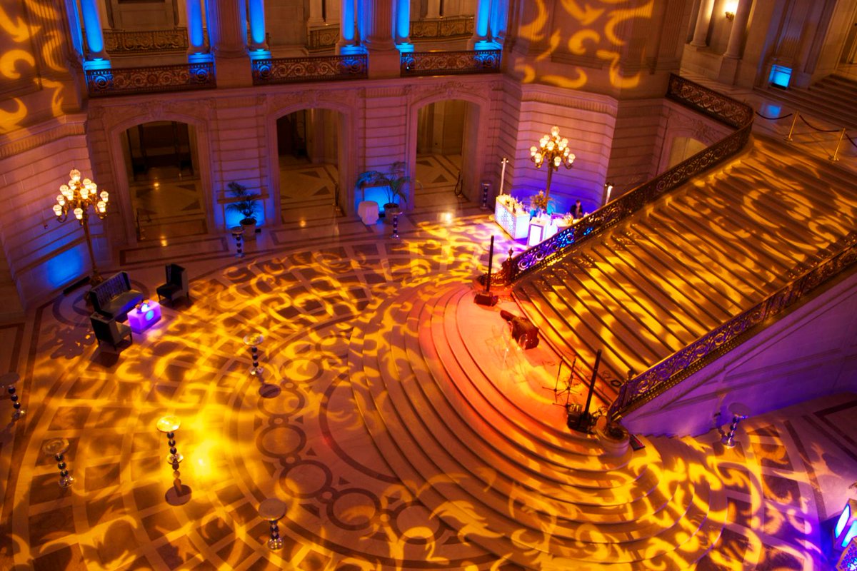 ImpactLAV's tweet photo. San Francisco City Hall was dressed in blue and gold for the UC Berkeley School of Law gala. 

#berkeleylaw #SFCityHall #eventpros #lightingprofs #lightdesign https://t.co/GXbUFLRgmx