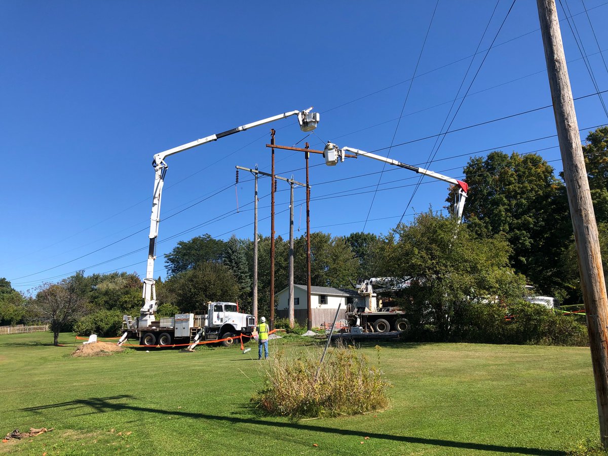 ChrisRoot1's tweet image. Asset management of the power system is critical for reliability and resilience. This is a @VelcoVT structure replacement project of 1950s wood poles and crossarm with steel. #winteriscoming #reliability  #resilience #PES #castyourvote #PESPresidentElect
cerootforpes.com