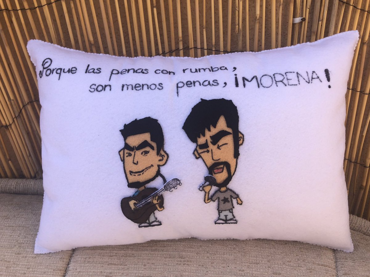 YureBoop's tweet photo. Acabo de terminar un cojín personalizado que me han hecho por encargo, de #Estopa . ¿Os gusta? @estopaoficial https://t.co/olfwPsOitb