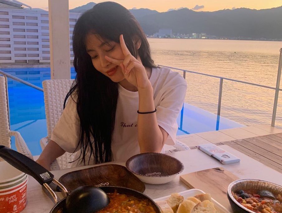 HELLOOOO MISS MOMO, HOT ARRRRR (Screaming like no tomorrow