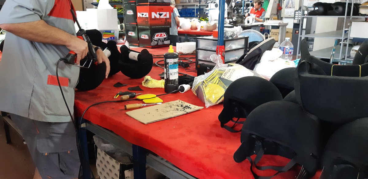 CastellsCat's tweet photo. Avui visitem els companys de @NZIHelmets i coneixem de primera mà el procés de producció artesanal. Seguim millorant els cascs en pro de la seguretat als #castells. #castelleres #castellers https://t.co/yNDnTpIP3Y