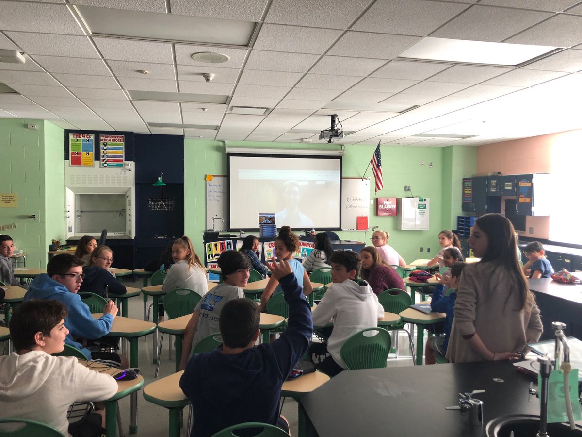 MahwahSci_Eng's tweet photo. Ms. Ribitzki’s 8th grade physical science class Skyping with physicist and nanoscientist Jeffrey Schwartz as part of the Skype-A-Scientist program.  ⁦@mahwahschools⁩ ⁦@RamapoRidgeMS⁩ @mahwahconnects https://t.co/cXK30sFAbz